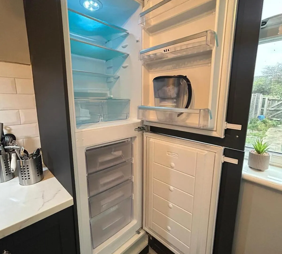 3 Bedroom Perfect Guest Home Sleeps 7 With Parking, Hu3 Kingston upon Hull Holiday home