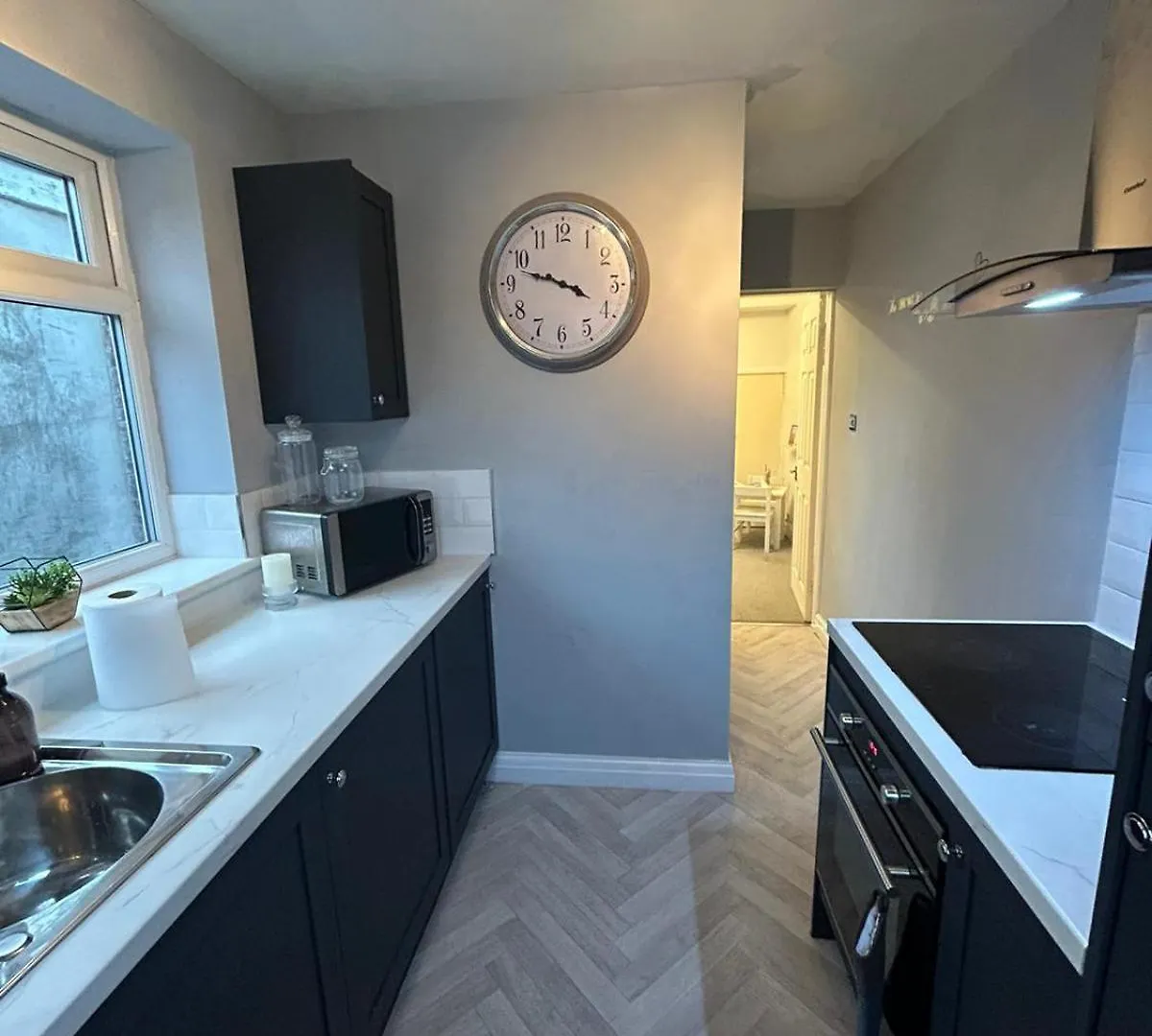 3 Bedroom Perfect Guest Home Sleeps 7 With Parking, Hu3 Kingston upon Hull 0*,