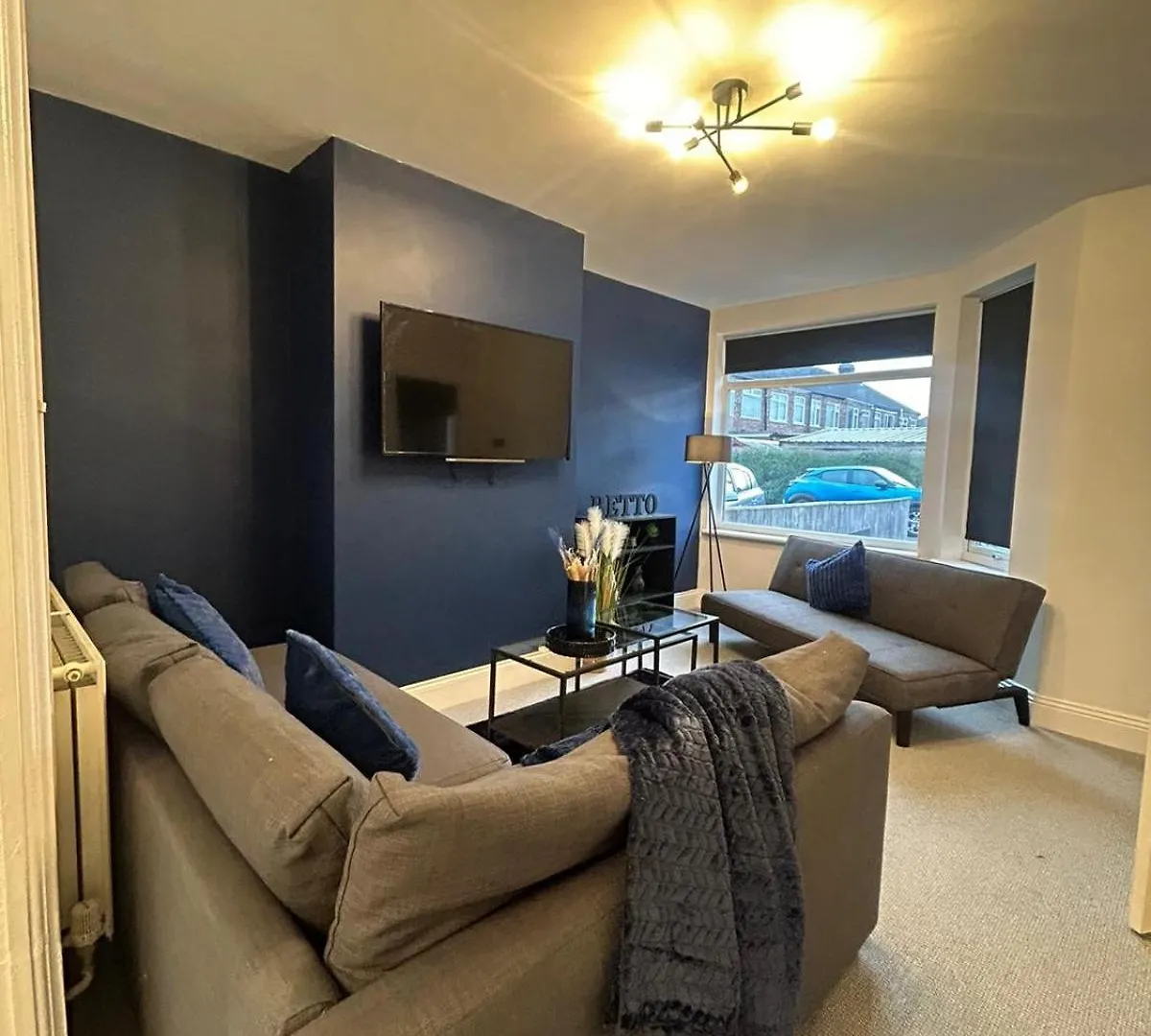3 Bedroom Perfect Guest Home Sleeps 7 With Parking, Hu3 Kingston upon Hull Holiday home