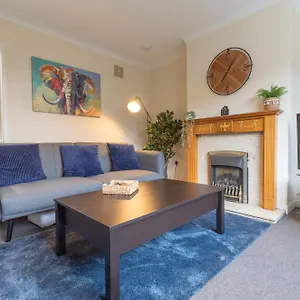 Holiday home Leconfield Close - Comfy House And Free Parking, Kingston upon Hull